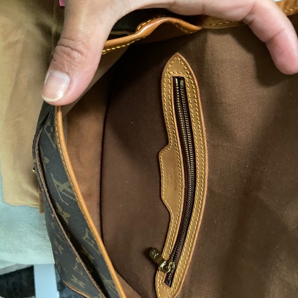 Louis Vuitton - Picture 12 of 15